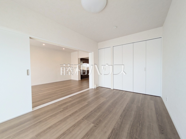 居室　【グリーンメゾン鶴牧5号棟】