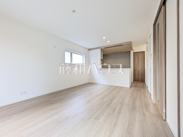 2号棟　リビング　【志木市柏町５丁目】