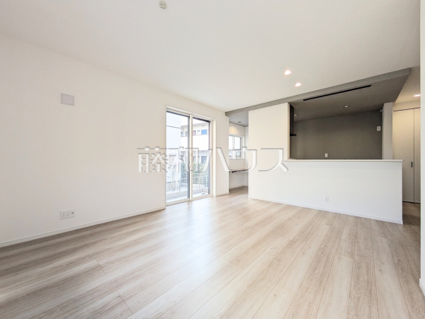 3号棟　リビング　【志木市柏町５丁目】