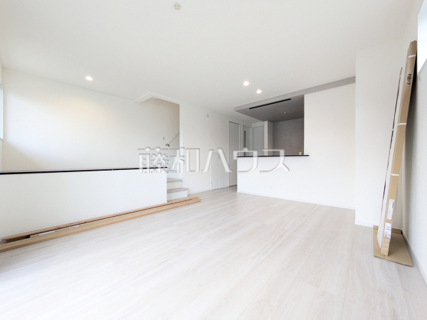 8号棟　リビング　【志木市柏町５丁目】