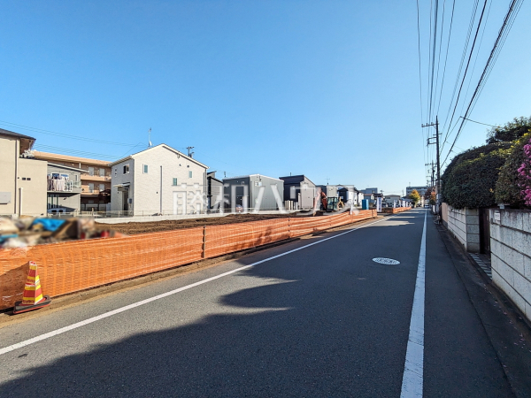 接道状況および現場風景　【立川市幸町５丁目】
建築条件はございませんので、ライフスタイルに合わせた自由なマイホームづくりが可能です。