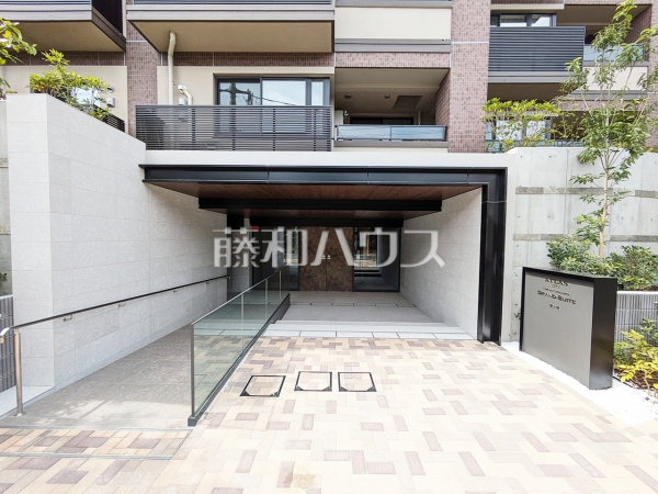 ≪エントランス≫　【アトラスシティ千歳烏山グランスイート　風ノ棟】