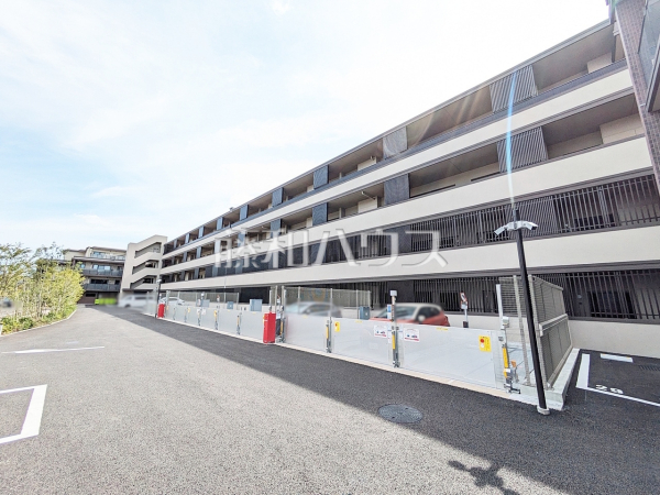 ≪駐車場≫　【アトラスシティ千歳烏山グランスイート　風ノ棟】