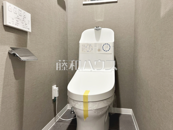 ≪トイレ≫温水洗浄機能付きトイレで清潔にご使用いただけます。　　【世田谷区千歳台５丁目】