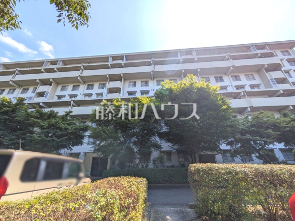 最上階8階部分・南西向きバルコニーにつき陽当たり・眺望良好です。2025年8月内装リフォーム完了済み！お気軽にお問い合わせください♪【西原グリーンハイツ　6号棟】外観　