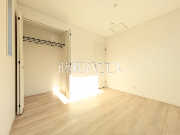 2号棟　着たいお洋服をサッと取り出せて便利なクローゼット収納♪　【新座市畑中２丁目】