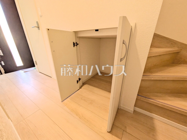 2号棟　廊下の収納　【新座市畑中２丁目】