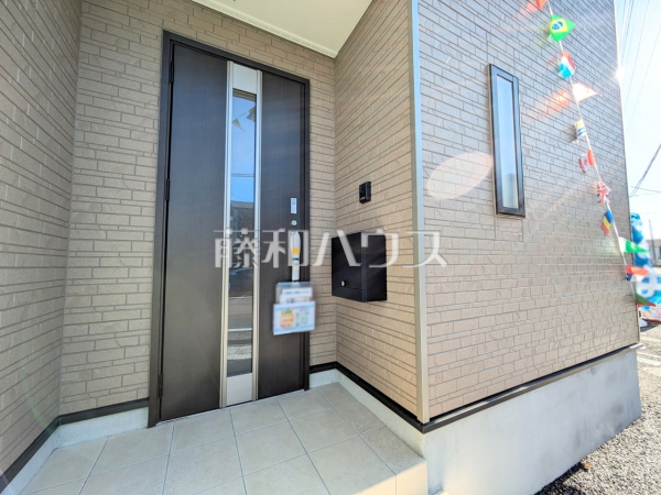2号棟　玄関　【新座市畑中２丁目】