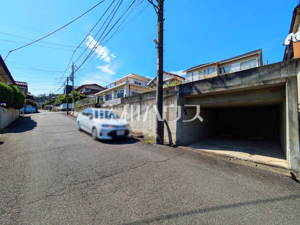 接道状況および現場風景　【日野市三沢５丁目】
お住まい探しは、家の良し悪しだけでなく周辺環境も重要なポイントです。ぜひ一度お客様の目でご覧ください。　