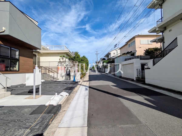 接道状況および現場風景　【名古屋市守山区深沢１丁目】お住まい探しは、家の良し悪しだけでなく周辺環境も重要なポイントです。ぜひ一度お客様の目でご覧ください。　