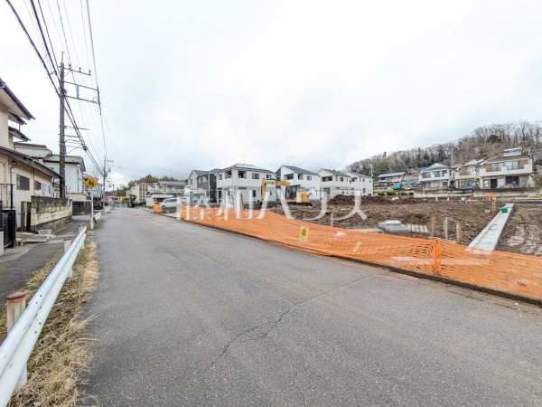 接道状況および現場風景　【八王子市川口町】お住まい探しは周辺環境も重要なポイントです。ぜひ一度お客様の目でご覧ください。　