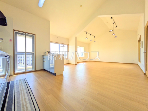 リビング　【ベルコリーヌ南大沢第6号棟】