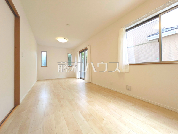 リビング　【三鷹市牟礼７丁目】