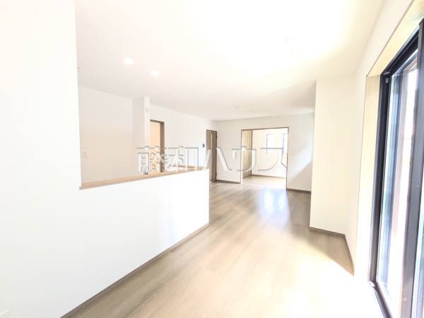 D号棟　リビング　【東村山市恩多町３丁目】