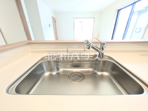 E号棟　キッチン　【東村山市恩多町３丁目】