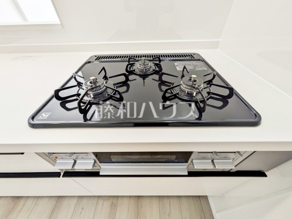C号棟　キッチンコンロ　【東村山市恩多町３丁目】