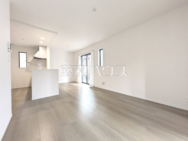 J号棟　リビング　【東村山市恩多町３丁目】