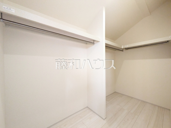 1号棟　収納　【昭島市大神町１丁目】大容量のウォークインクローゼットでお部屋をスッキリきれいに保てます。　