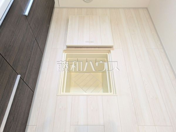 1号棟　キッチンの床下収納　【昭島市大神町１丁目】