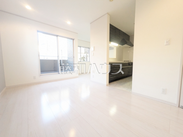 家族が揃って食事できるゆとりある大きさのLDK約15帖 　【和光市中央１丁目】