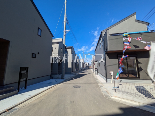 接道状況および現場風景 【富士見市渡戸1丁目】 接道状況および現場風景 【富士見市渡戸1丁目】