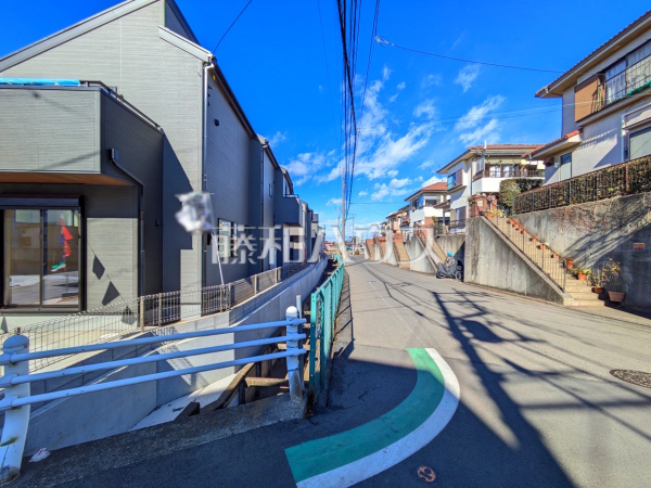 接道状況および現場風景 【富士見市渡戸1丁目】 接道状況および現場風景 【富士見市渡戸1丁目】