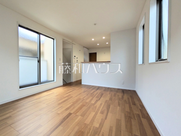 リビング　【西東京市新町６丁目】