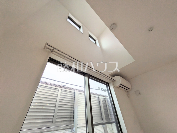 リビング吹き抜け　【西東京市新町６丁目】