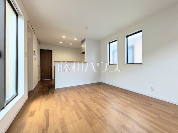 リビング　【西東京市新町６丁目】