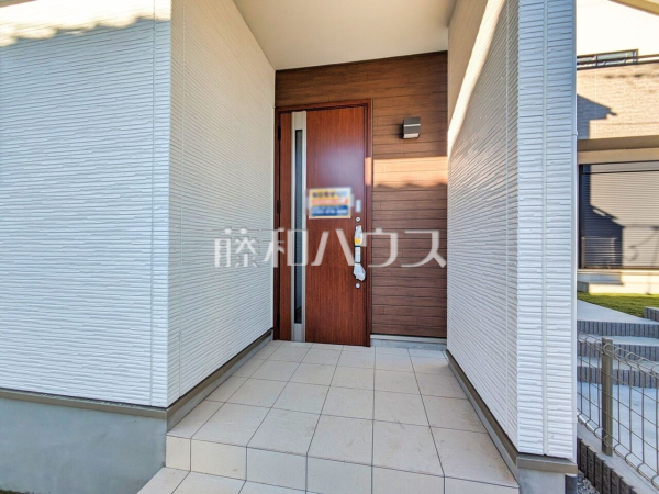 B号棟　玄関　【新座市栗原１丁目】