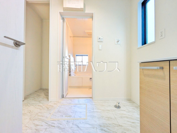 B号棟　洗面室　【新座市栗原１丁目】