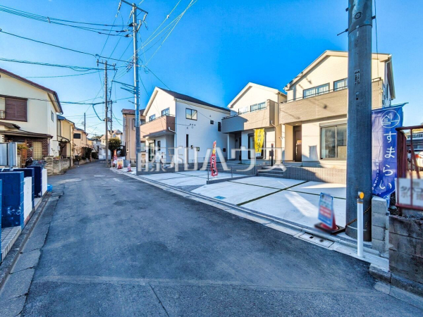 接道状況および現場風景　【新座市栗原１丁目】 見学はしたいけど、なかなか時間が取れない・・・そんな方に出勤前や仕事終わりにマイホームを見学できるサポートをいたします。 