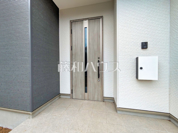 1号棟　玄関　【所沢市小手指南２丁目】