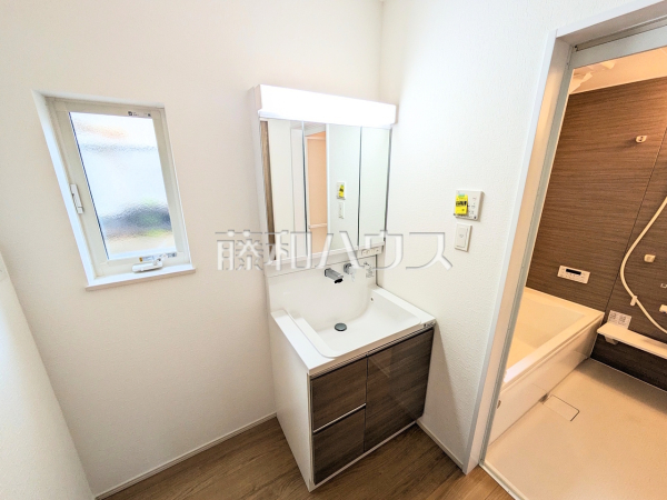 洗面室　【春日井市坂下町５丁目】