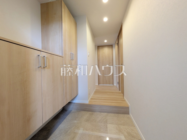 玄関ホール　【フォレステージ石神井公園】