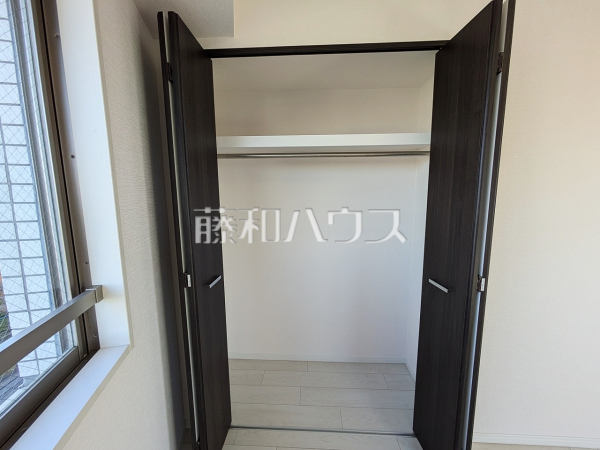 ≪収納≫枕棚とハンガーパイプで効率良く、たくさん収納できるクローゼット！お部屋をきれいに保てそうですね。【レーベンハイム多摩聖ヶ丘】