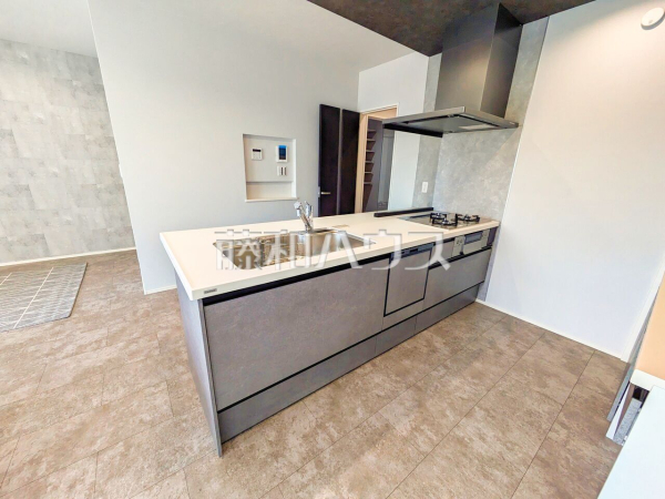 2号棟　 対面式のカウンターキッチンは、いつでもご家族を感じられる空間作りの重要ポイントになりそうです。 【春日井市林島町３丁目】