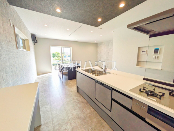 2号棟　 キッチンからはリビング全体が見渡せるので、ご家族の様子を見ながらお料理できます。 　【春日井市林島町３丁目】