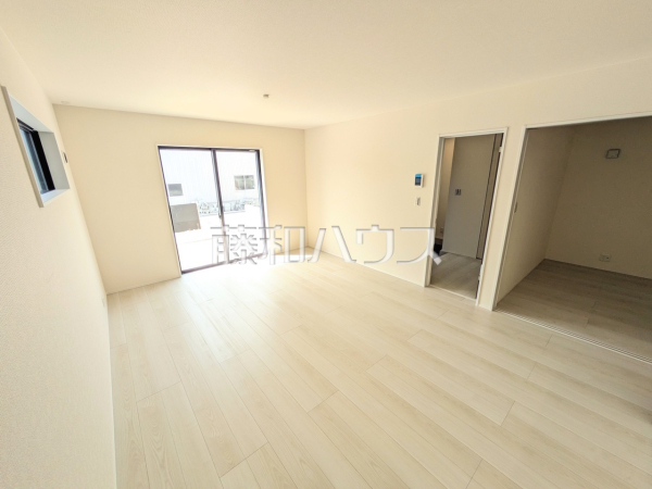 2号棟　リビング　【春日井市下津町】