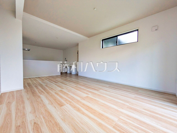 リビング　【八王子市中野山王１丁目】