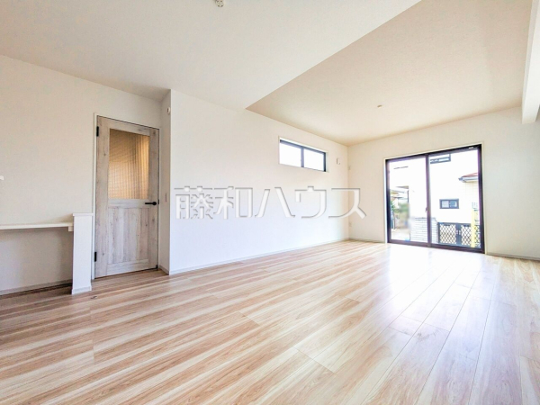 リビング　【八王子市中野山王１丁目】