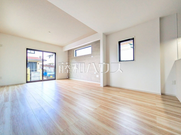 リビング　【八王子市中野山王１丁目】