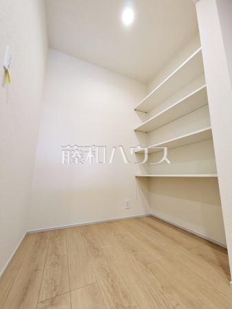 1号棟　パントリー　【府中市小柳町５丁目】