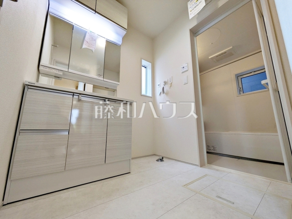 1号棟　洗面室　【府中市小柳町５丁目】