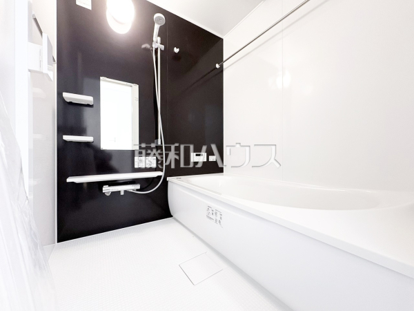 足を伸ばして、深呼吸。一日の疲れをリセットする、ゆとりあるバスタイムを...
浴室　【清瀬市中里１丁目】