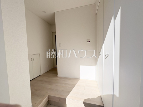 扉を開けた瞬間、パッと広がる光の開放感。家族を「明るい光」が迎え入れる、清瀬の中里の新居へようこそ。
その他内観　【清瀬市中里１丁目】