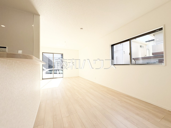 リビング　【清瀬市中里１丁目】