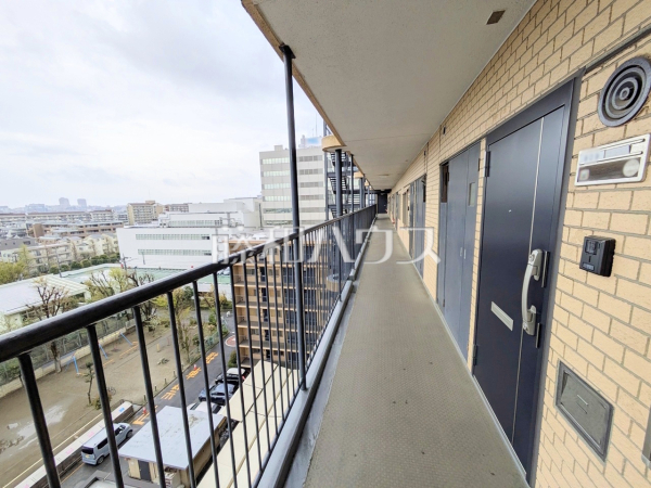 玄関前通路　【ヴェルドミール多摩川】