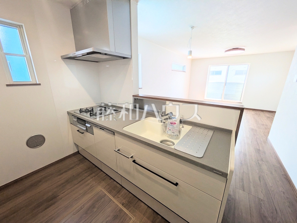 キッチン　【新座市大和田４丁目】
使いやすくスタイリッシュなシステムキッチンには、毎日お使いになる方の視点が存分に活かされています。　