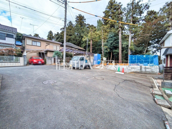 接道状況および現場風景　【所沢市小手指元町３丁目】 まだまだ建築中ですが、ぜひ現地をご覧になりませんか？基礎や上棟の状態は建築中にしかご覧になれません！ 
